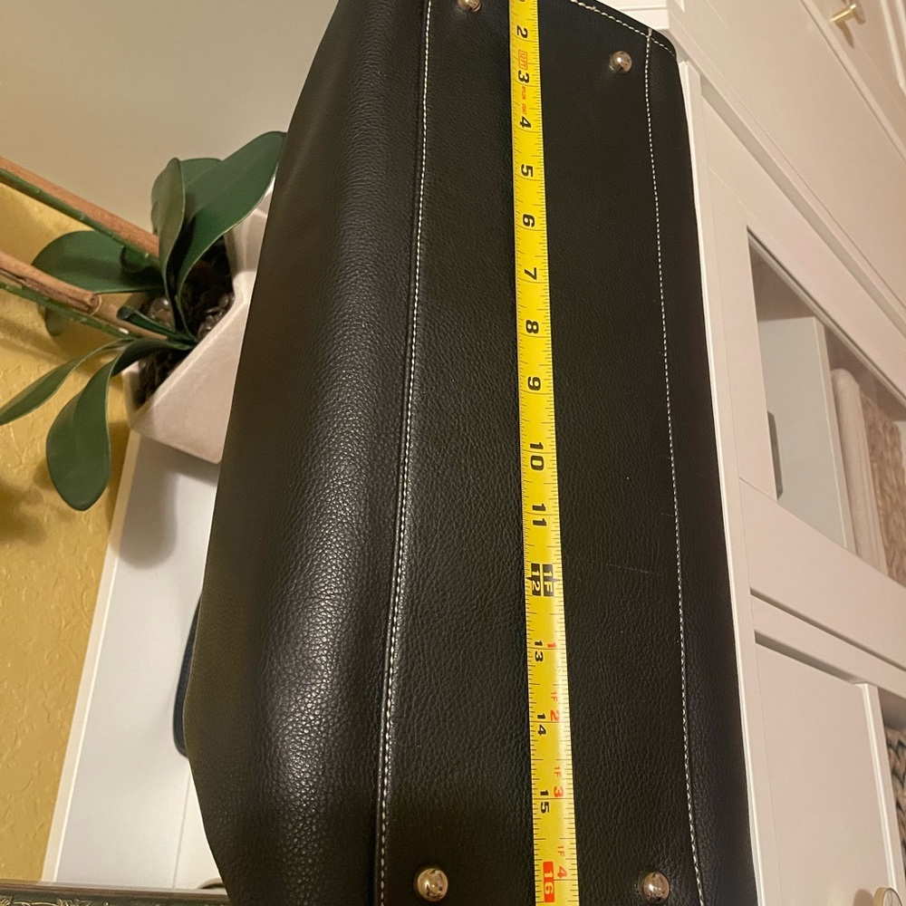 Elegant Black Tod's Leather Handbag - Picture 12 of 12